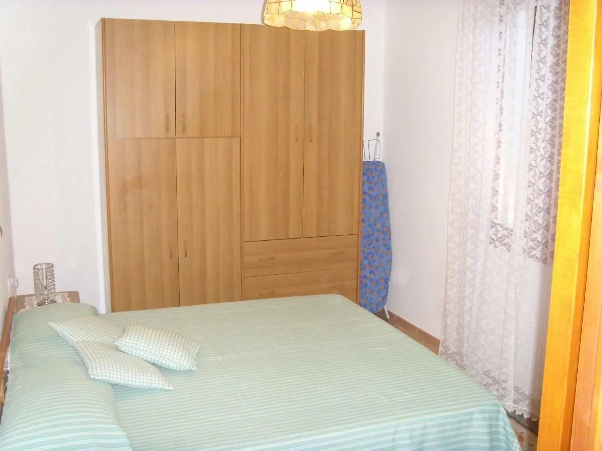 Casa vacanze villletta indipendente a 300 metri dal mare Villa Solanas  Italia