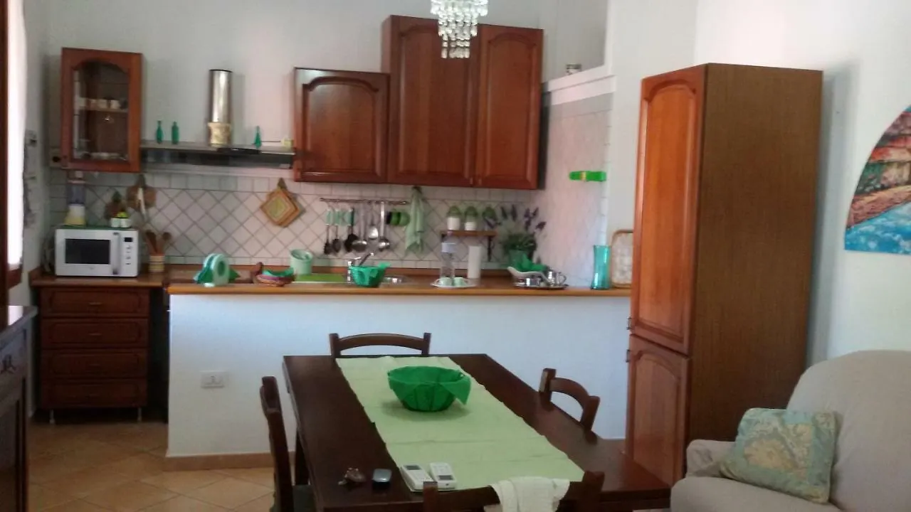 villletta indipendente a 300 metri dal mare Villa Solanas