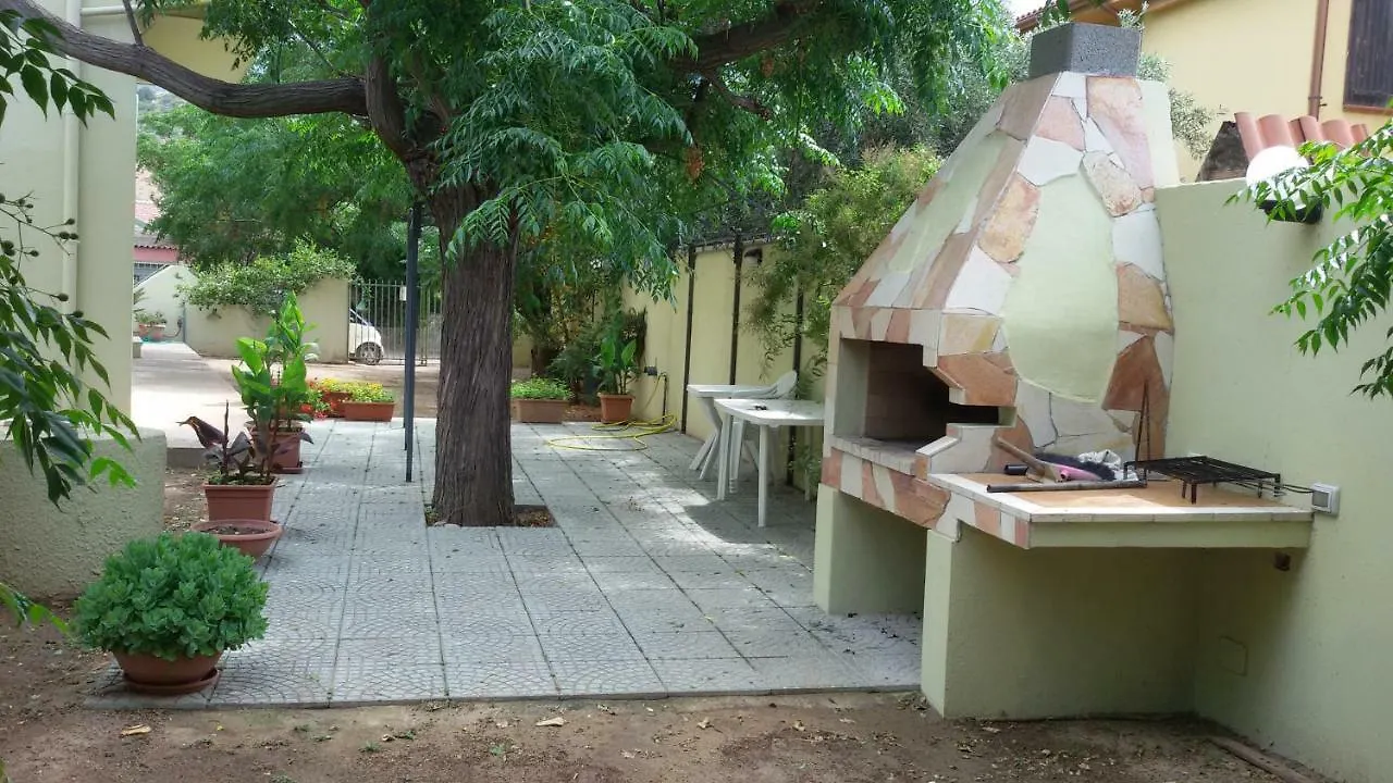 villletta indipendente a 300 metri dal mare Villa Solanas